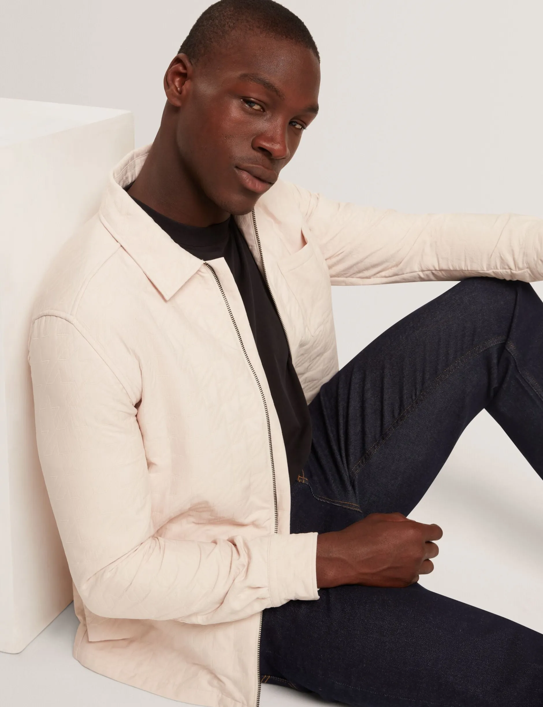 Gestepptes Overshirt mit Struktur und Reißverschluss