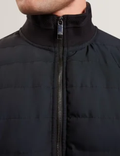 Gesteppte Strickjacke mit durchgehendem Reißverschluss vorne