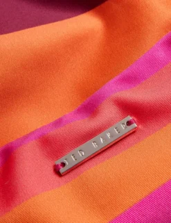 Gestreifte Bikinihose mit Abnähern an den Seiten