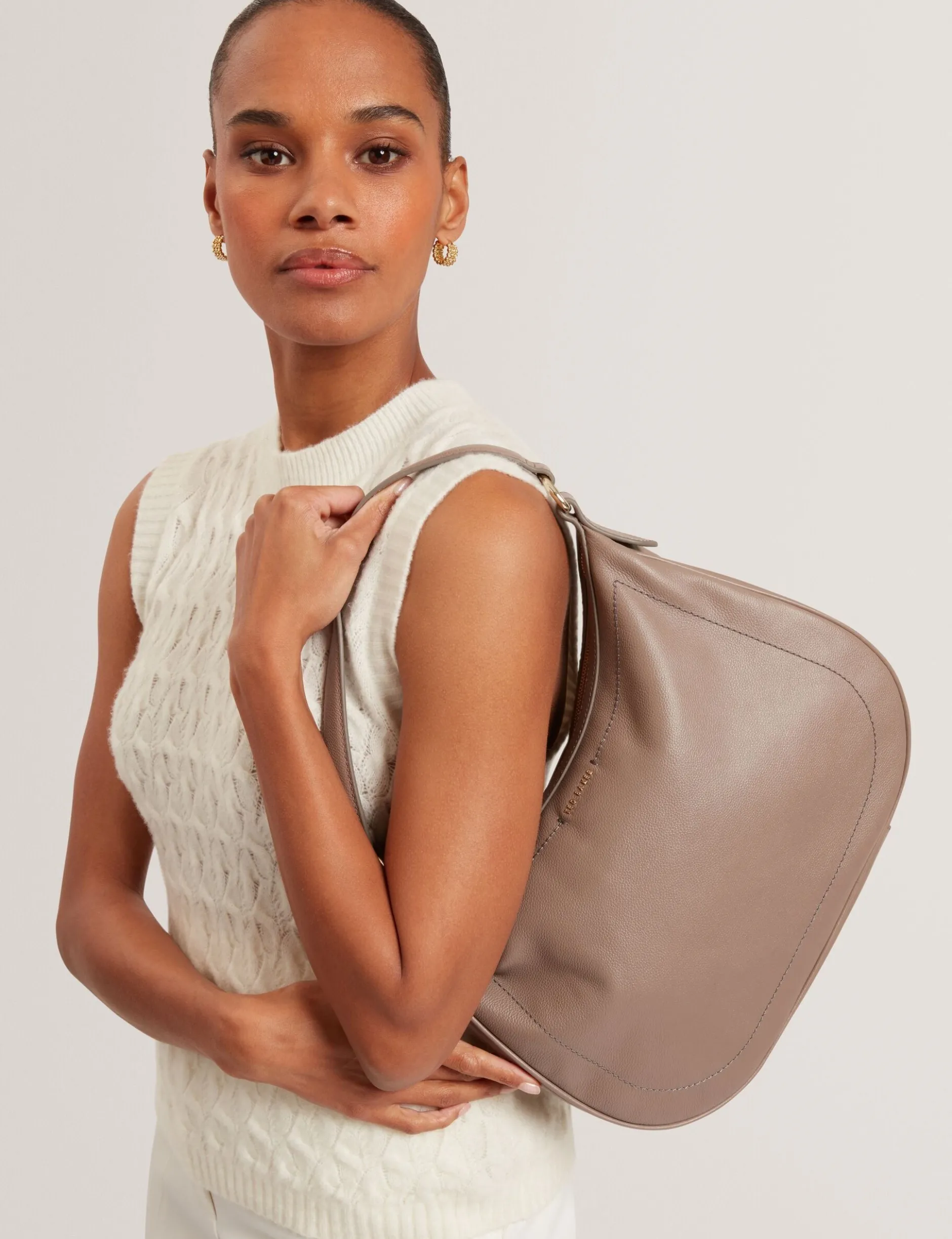 Große Hobo-Tasche aus Leder mit Gurtband