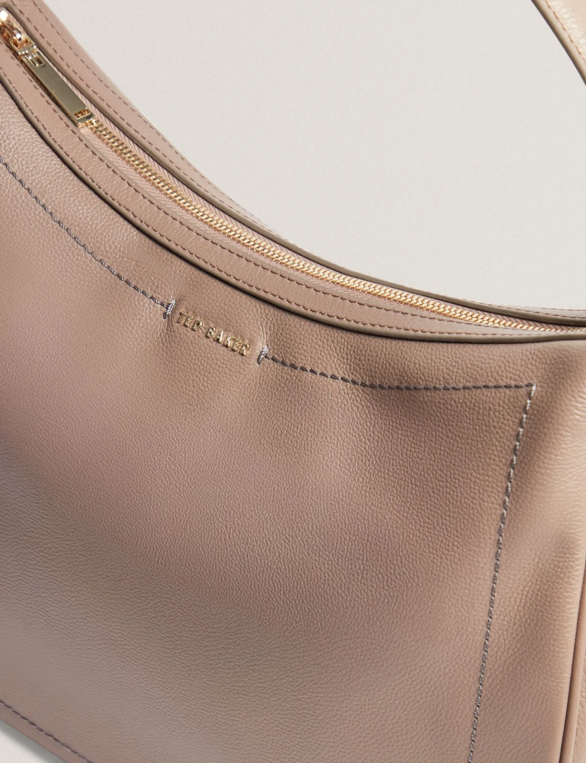 Große Hobo-Tasche aus Leder mit Gurtband