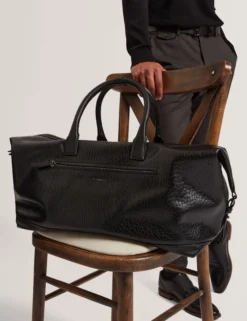 Große Reisetasche aus genarbtem Kunstleder