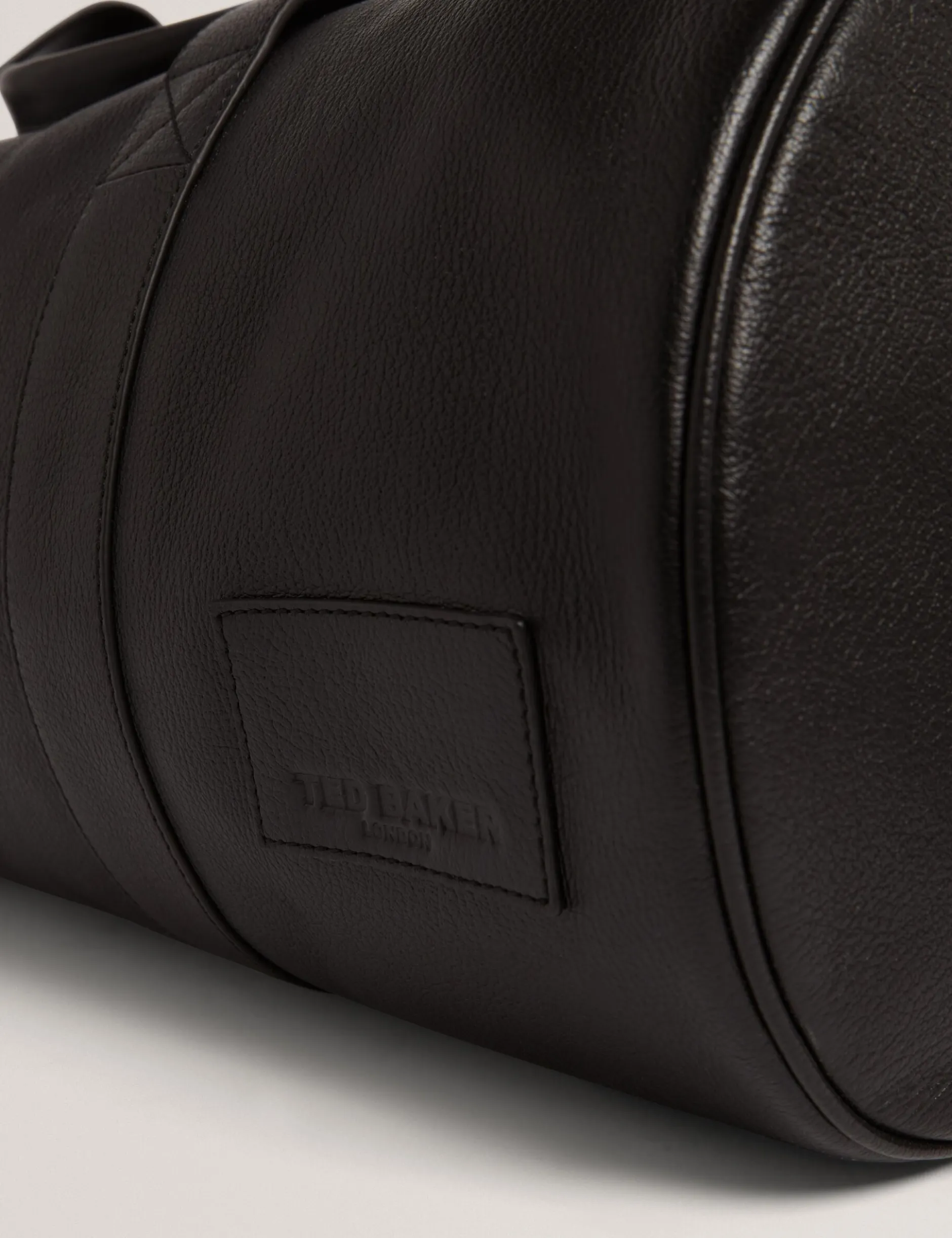 Große Reisetasche aus Leder fürs Wochenende
