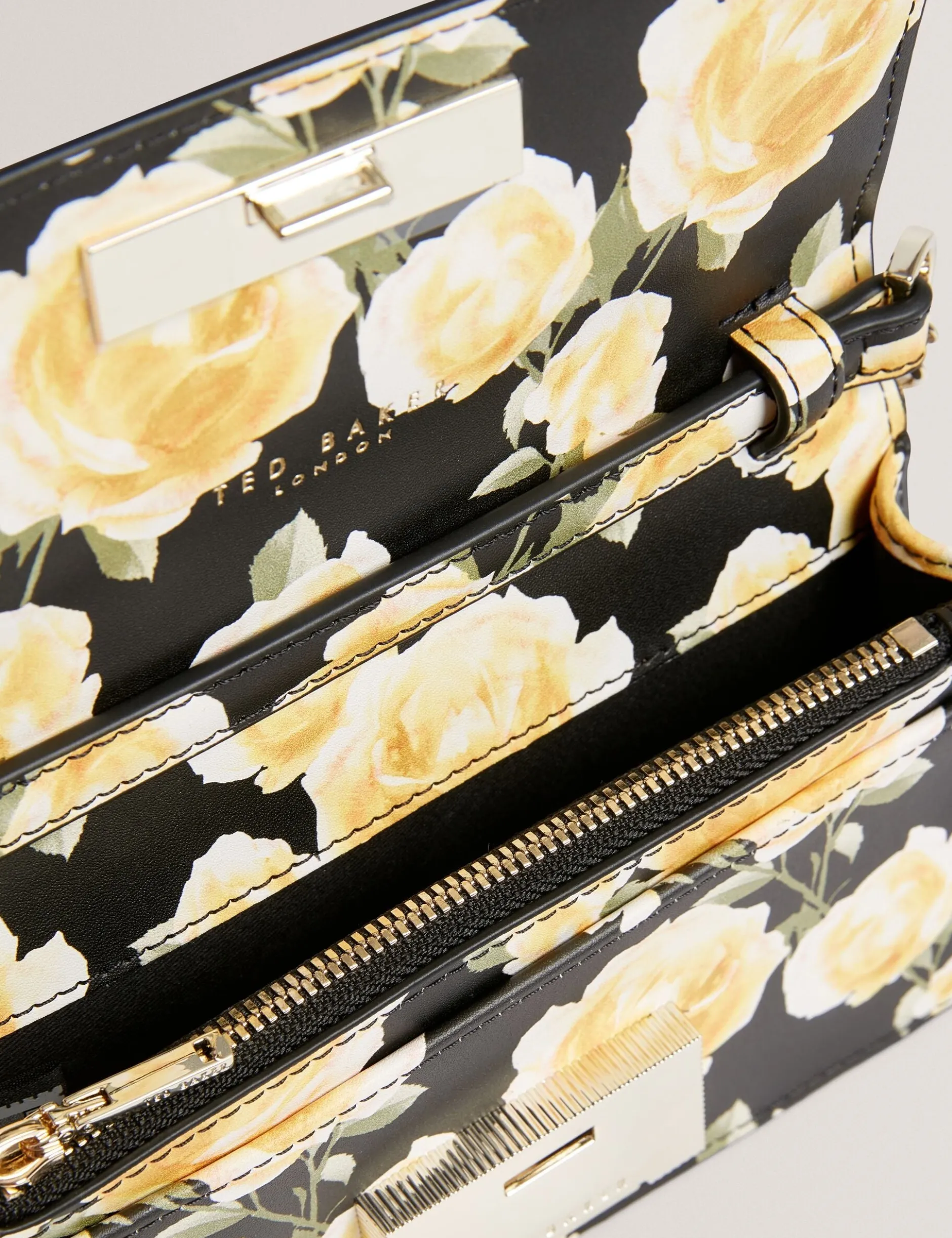 Handtasche mit Rosenprint und Ketten-Umhängeriemen