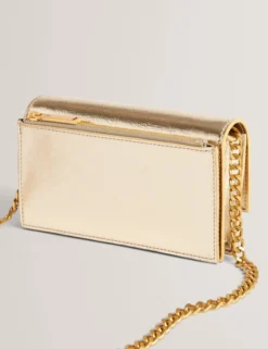 Handtasche mit Schlossdetail an einer Kette