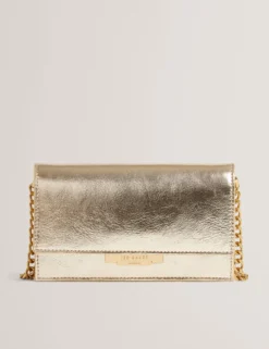 Handtasche mit Schlossdetail an einer Kette