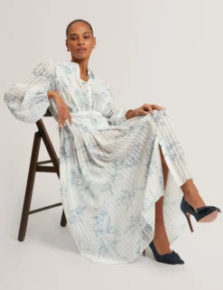Hemdblusenkleid mit floralem Muster und Falten