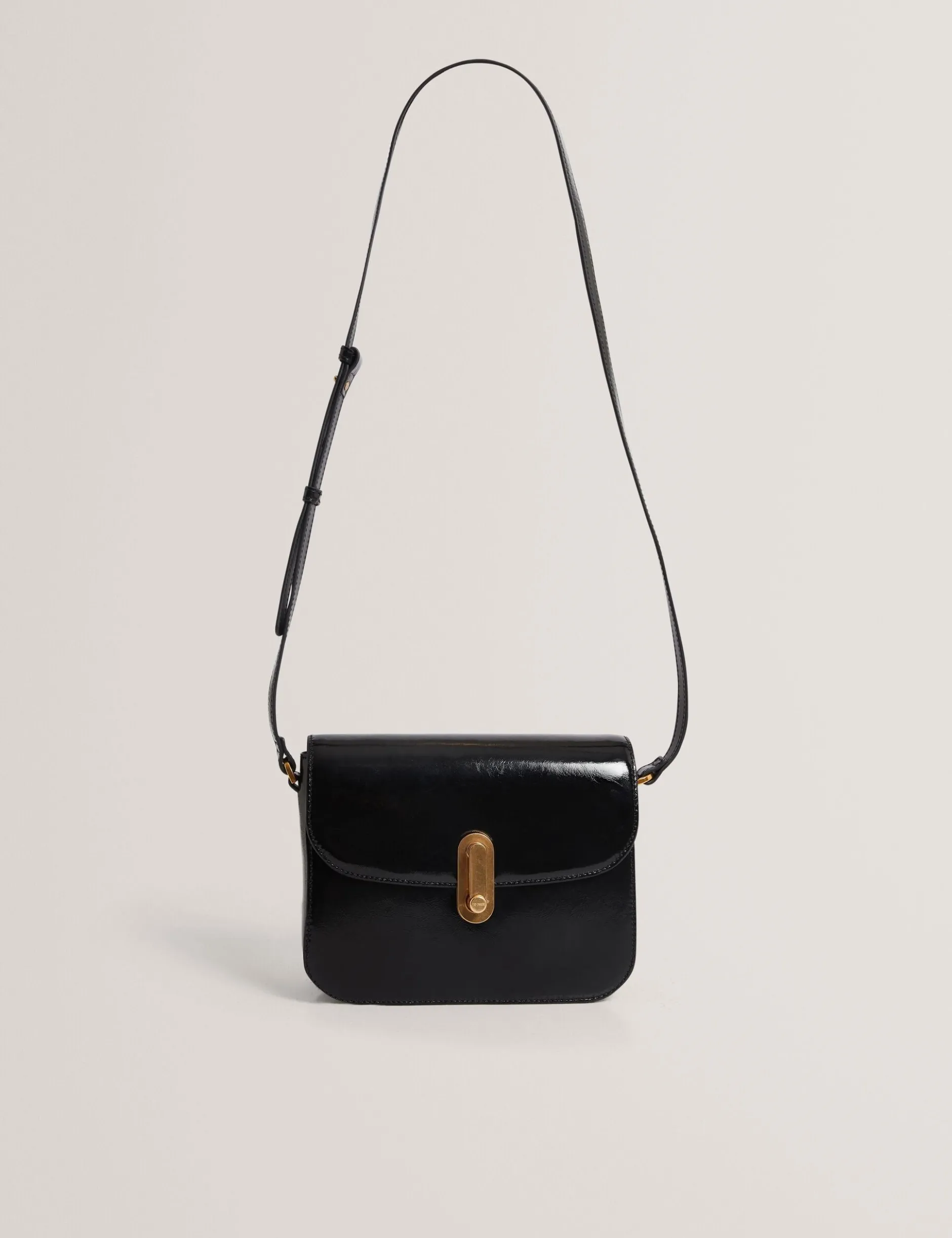 Henkeltasche aus geknittertem Leder mit Drehverschluss