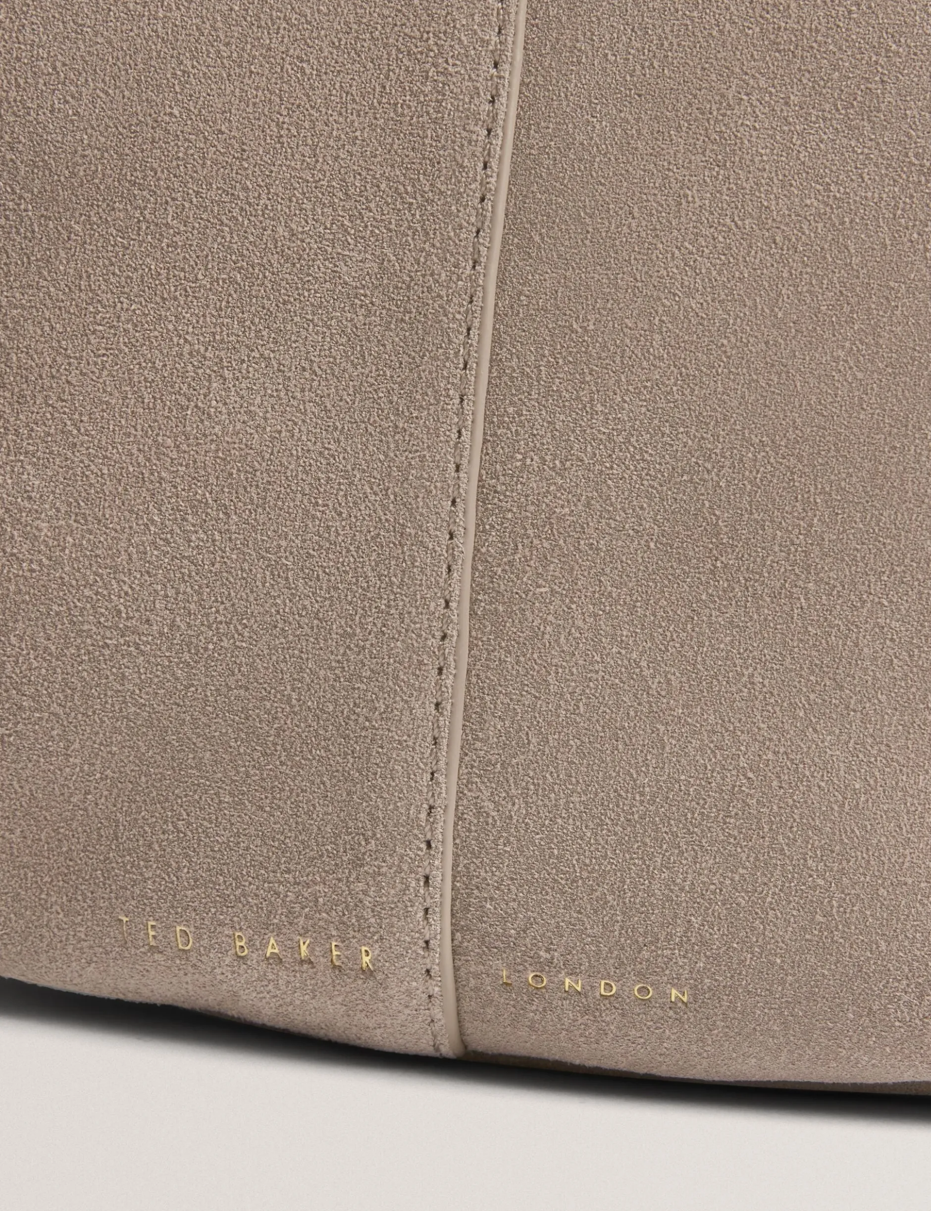 Hobo Bag aus Wildleder mit Stangendetail