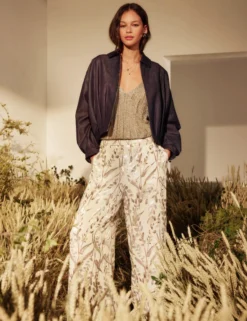 Jacquard-Hose mit weitem Bein und Blattmuster