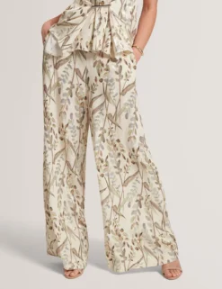 Jacquard-Hose mit weitem Bein und Blattmuster