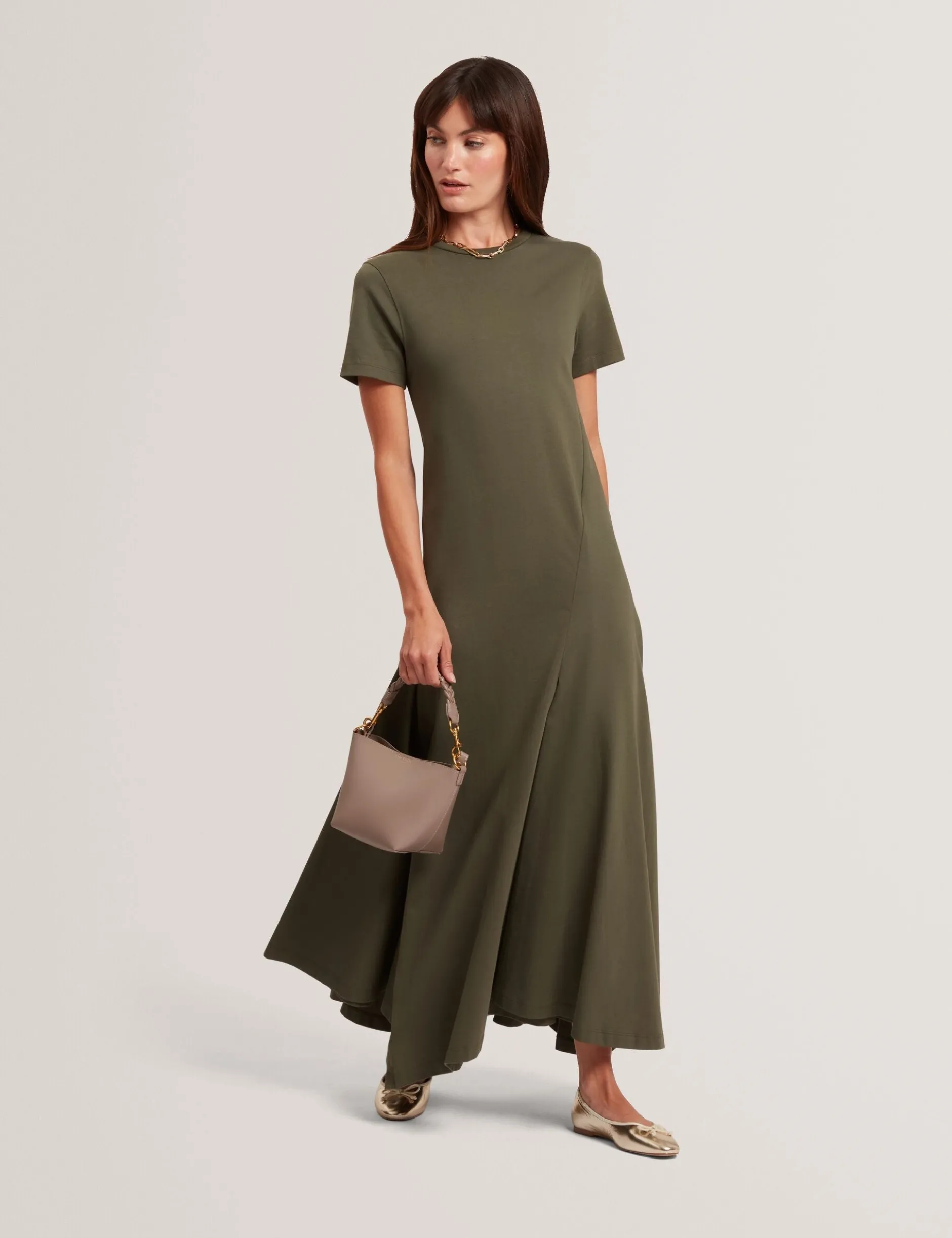 Jersey-Midikleid mit Einsätzen und kurzen Ärmeln