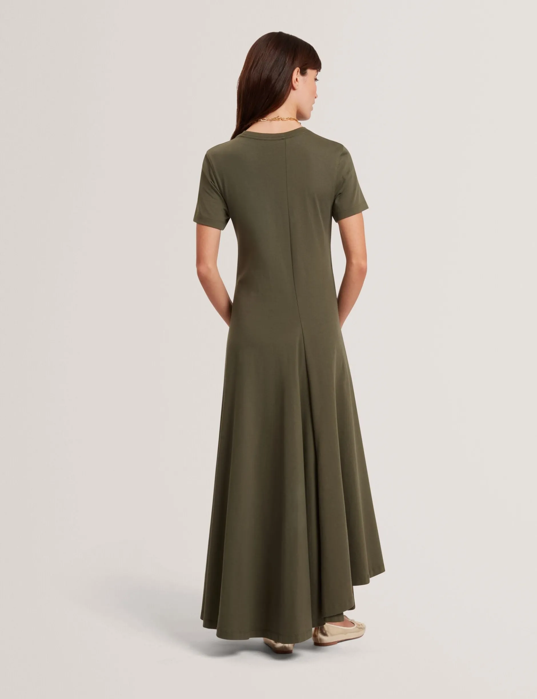 Jersey-Midikleid mit Einsätzen und kurzen Ärmeln