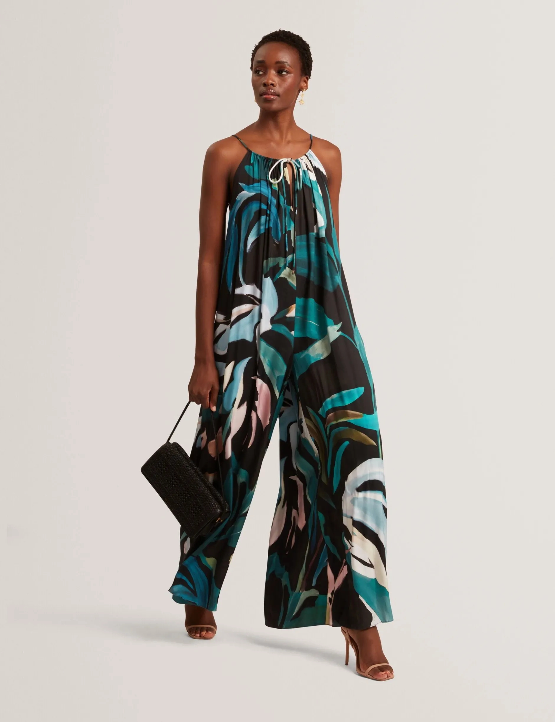 Jumpsuit mit abstraktem Print und weitem Bein