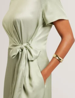 Jumpsuit mit Bindedetails, kurzen Ärmeln und weitem Bein