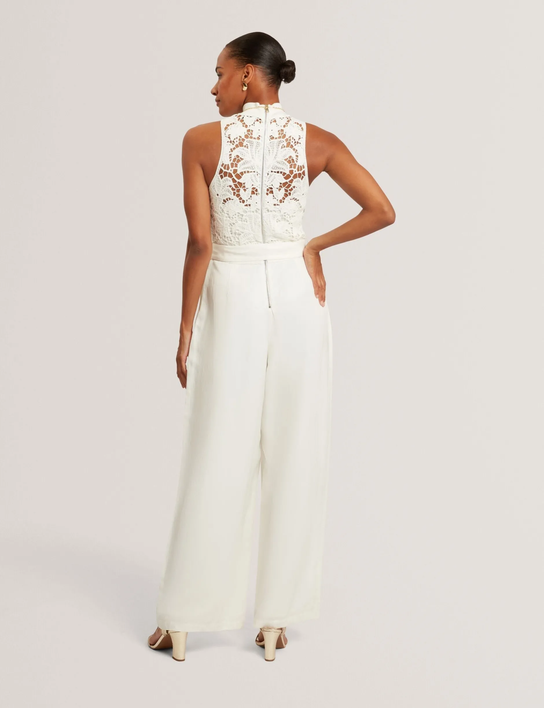 Jumpsuit mit Häkelspitze und weitem Bein