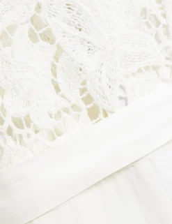 Jumpsuit mit Häkelspitze und weitem Bein