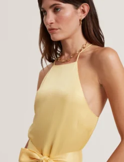 Jumpsuit mit Neckholder und Gürtel, weitem Bein