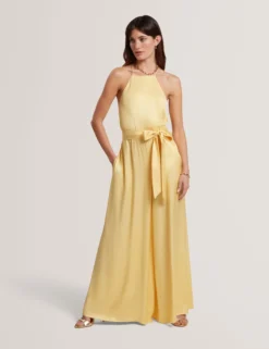 Jumpsuit mit Neckholder und Gürtel, weitem Bein