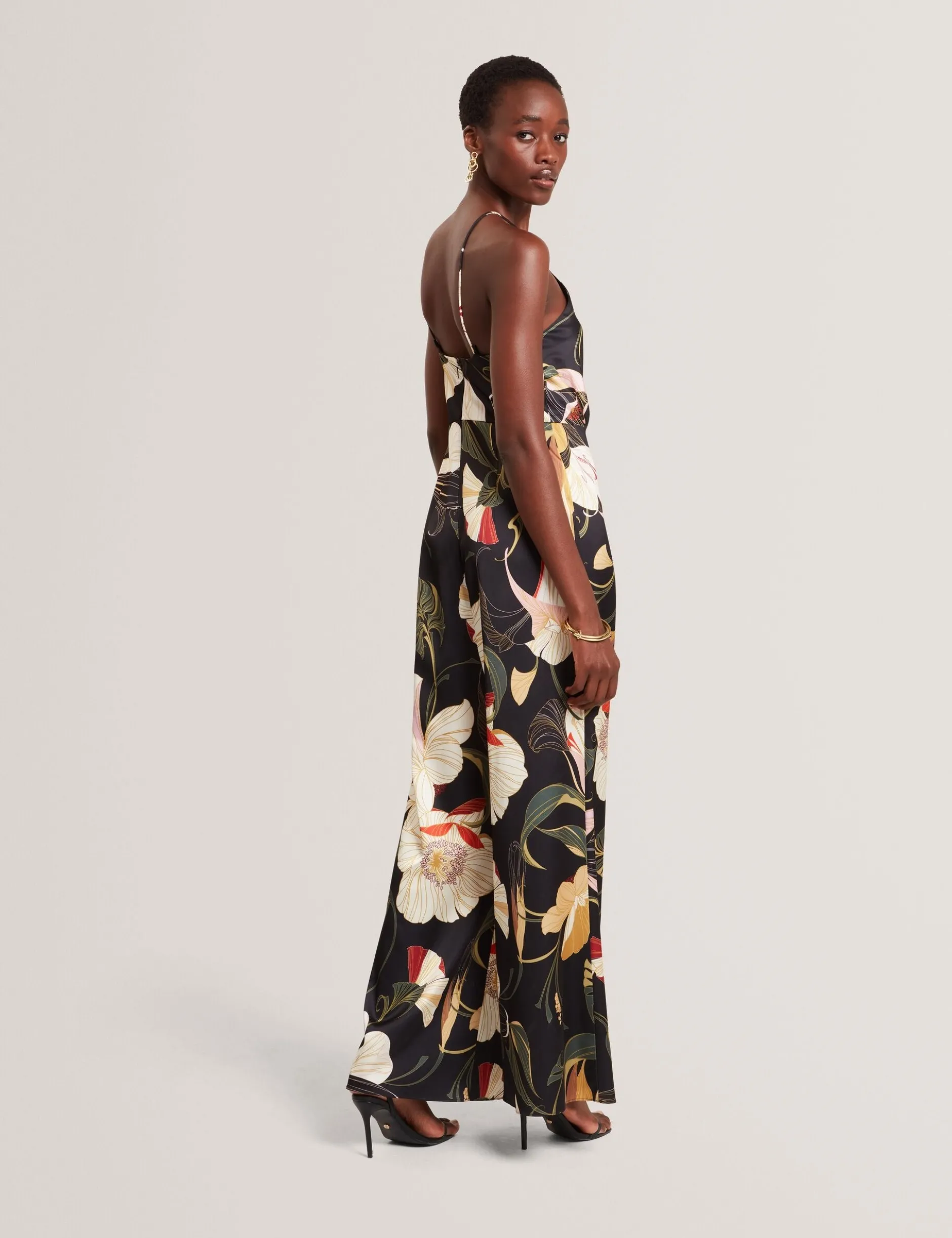 Jumpsuit mit Neckholder und weitem Bein im Nouveau-Print