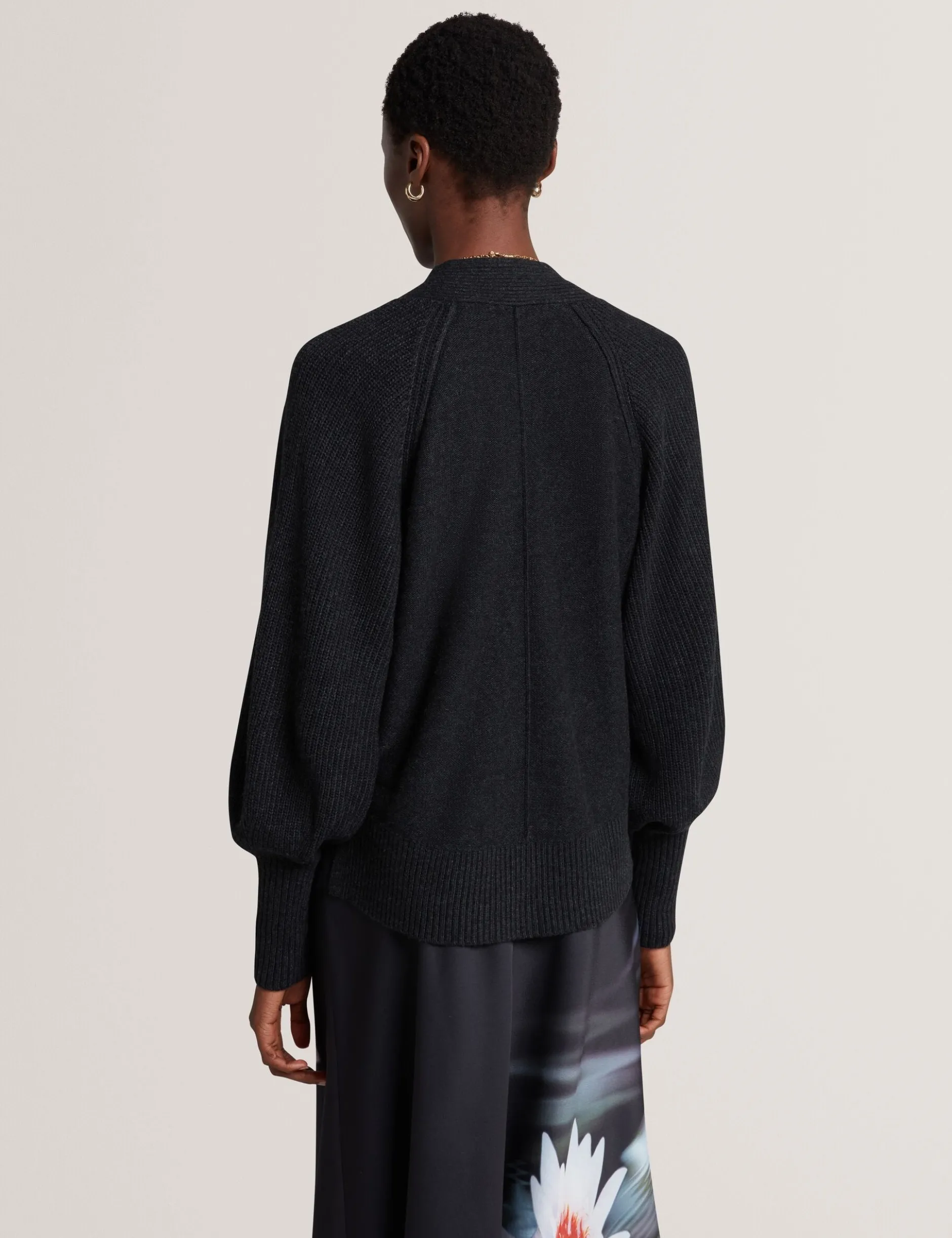 Kastenförmiger Strickcardigan aus Merinowolle mit V-Ausschnitt
