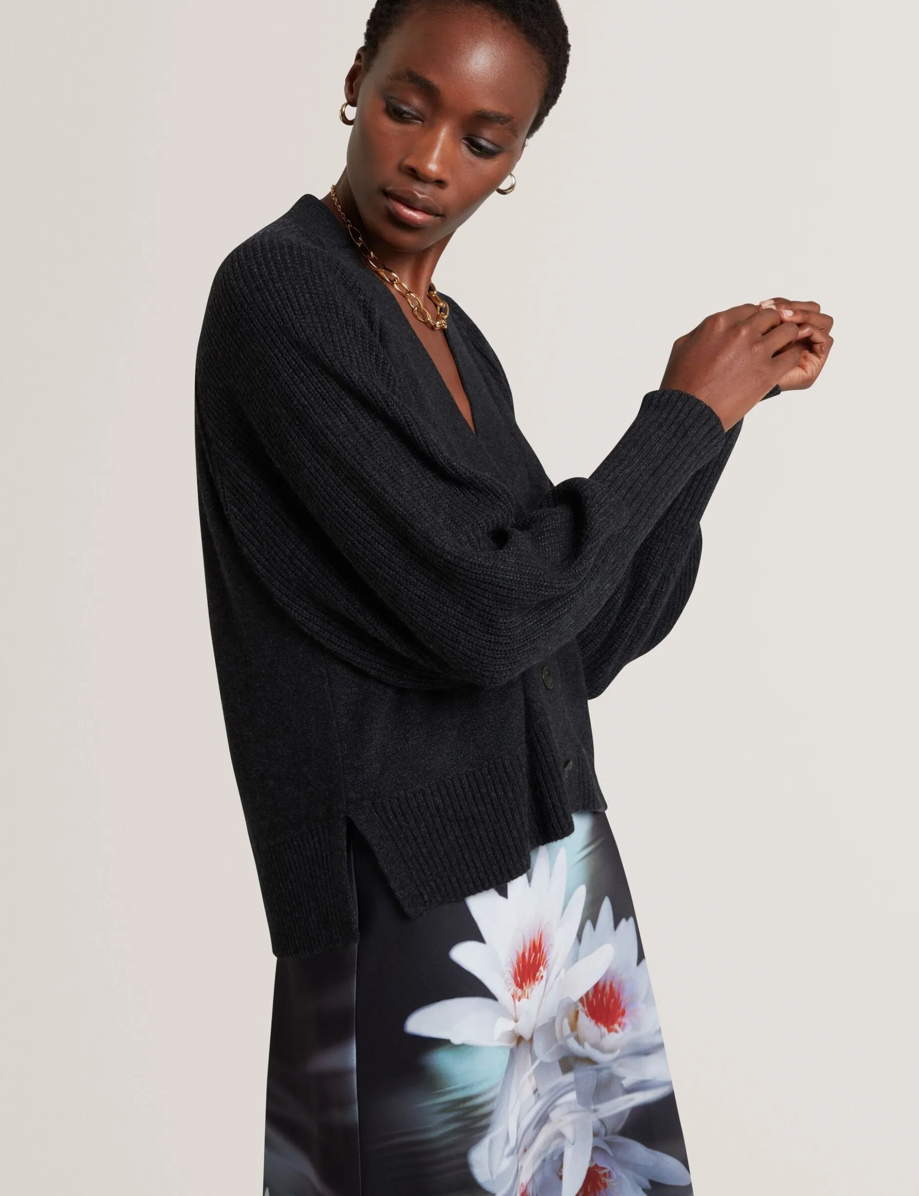 Kastenförmiger Strickcardigan aus Merinowolle mit V-Ausschnitt