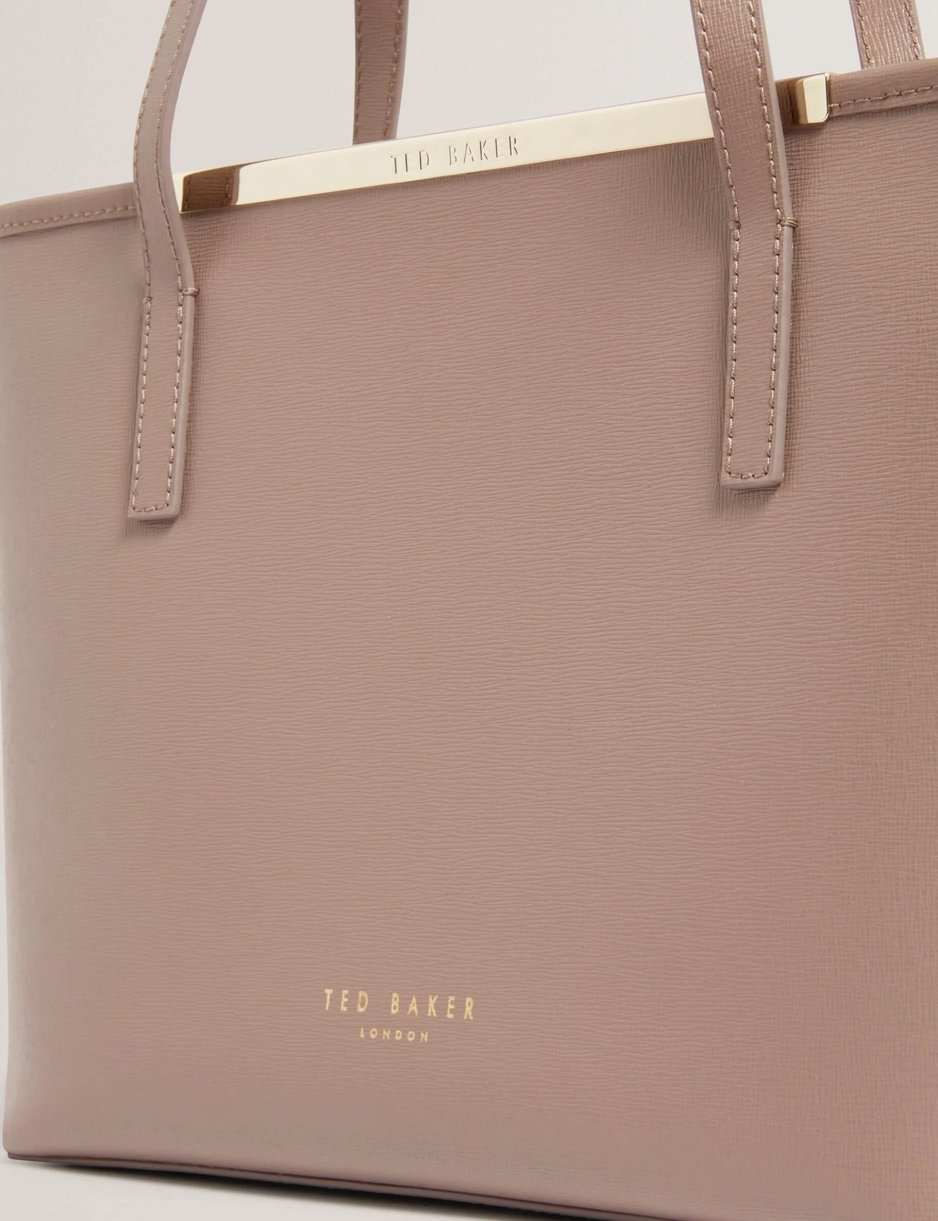 Kleine Henkeltasche aus Leder