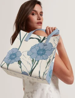 Kleine Tasche mit Blumenmuster