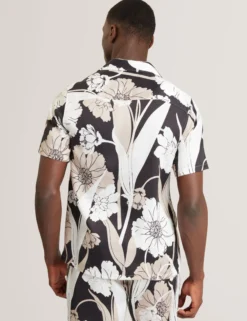 Kurzarmhemd mit botanischem Print für den Resortbereich