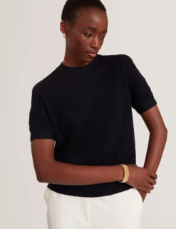 Kurzarm-Top aus strukturiertem Strickmaterial aus Seidenmischgewebe