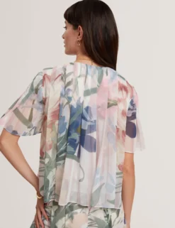 Kurzarm-Top mit Blumenmuster und Falten, Engelsmotiv
