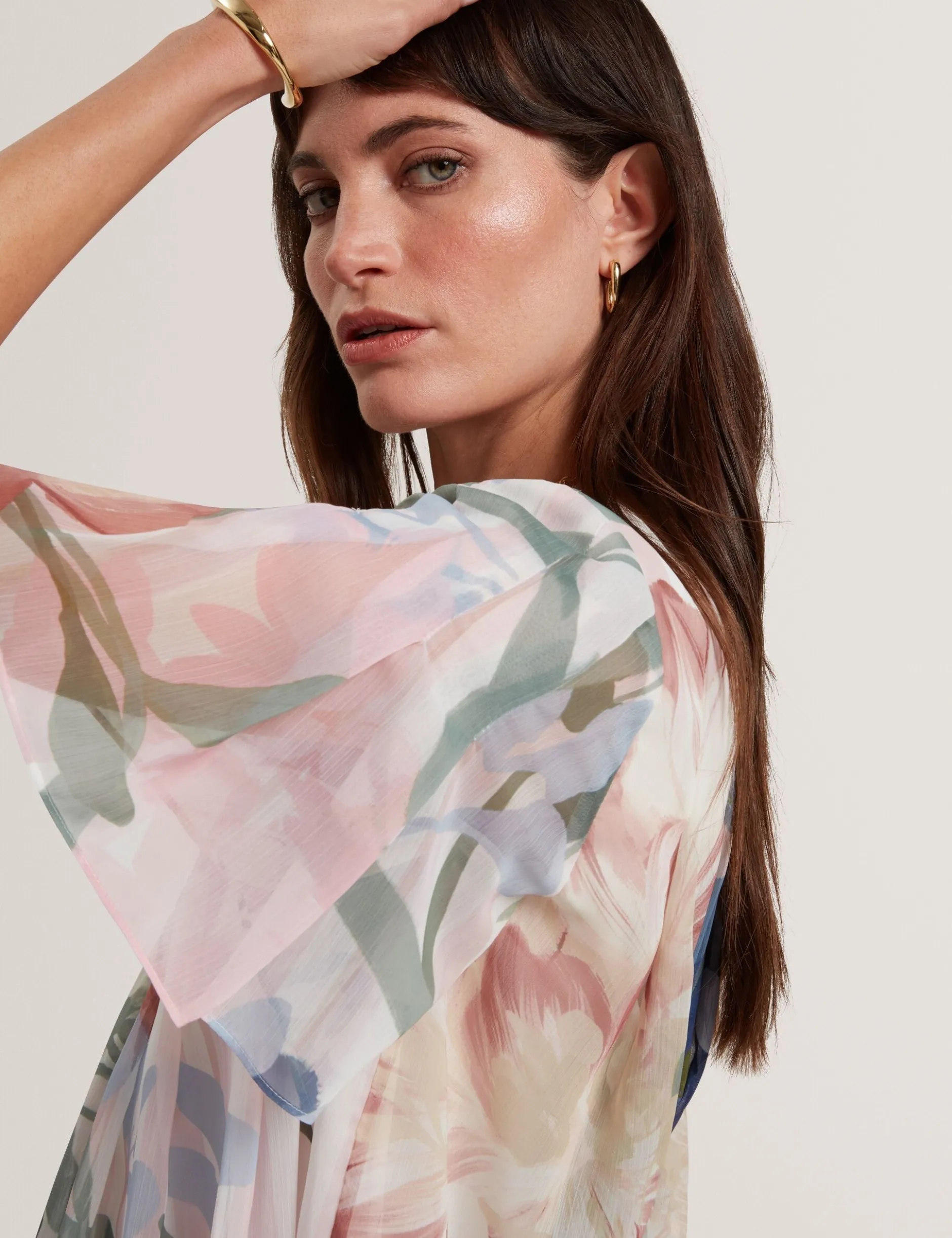 Kurzarm-Top mit Blumenmuster und Falten, Engelsmotiv
