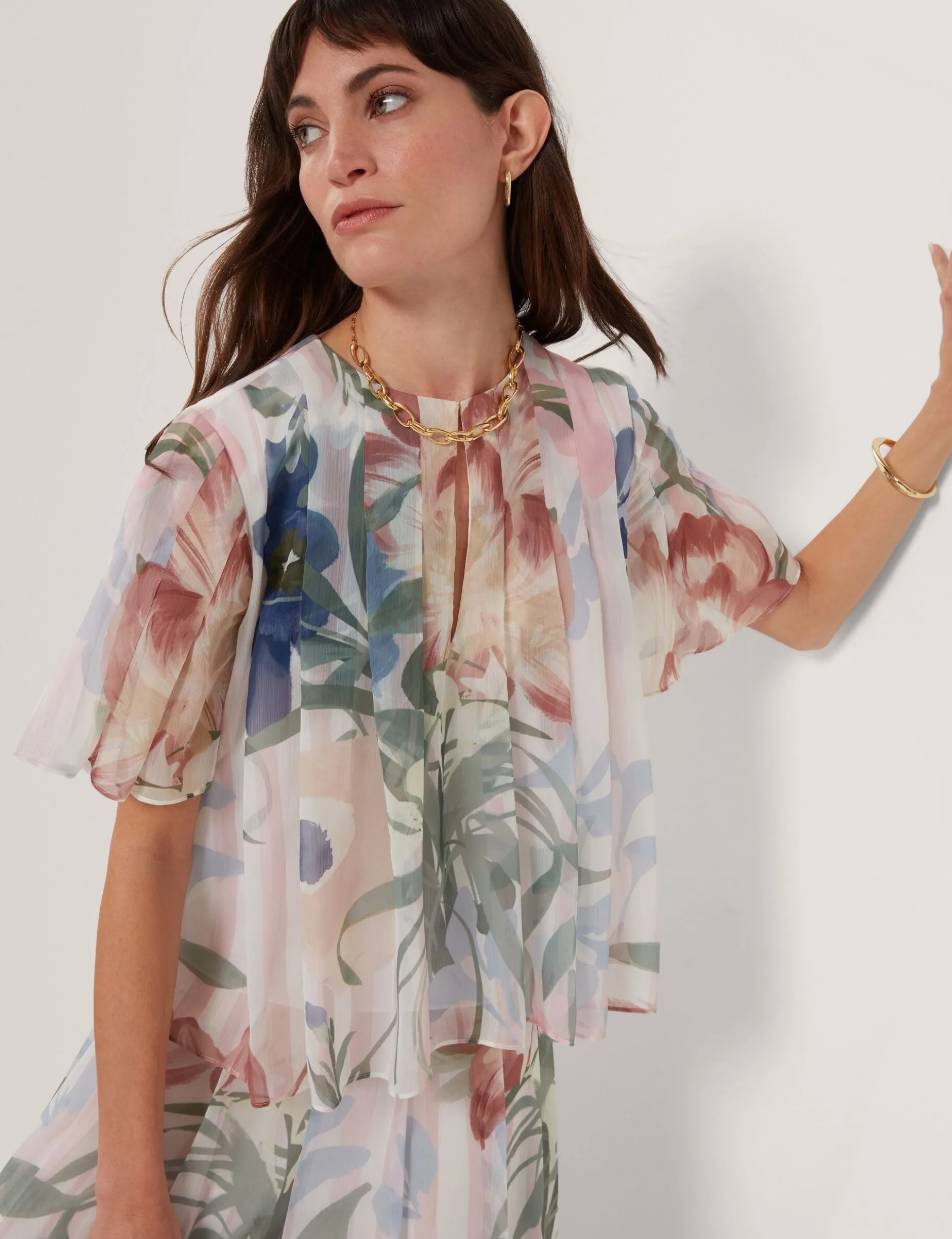 Kurzarm-Top mit Blumenmuster und Falten, Engelsmotiv