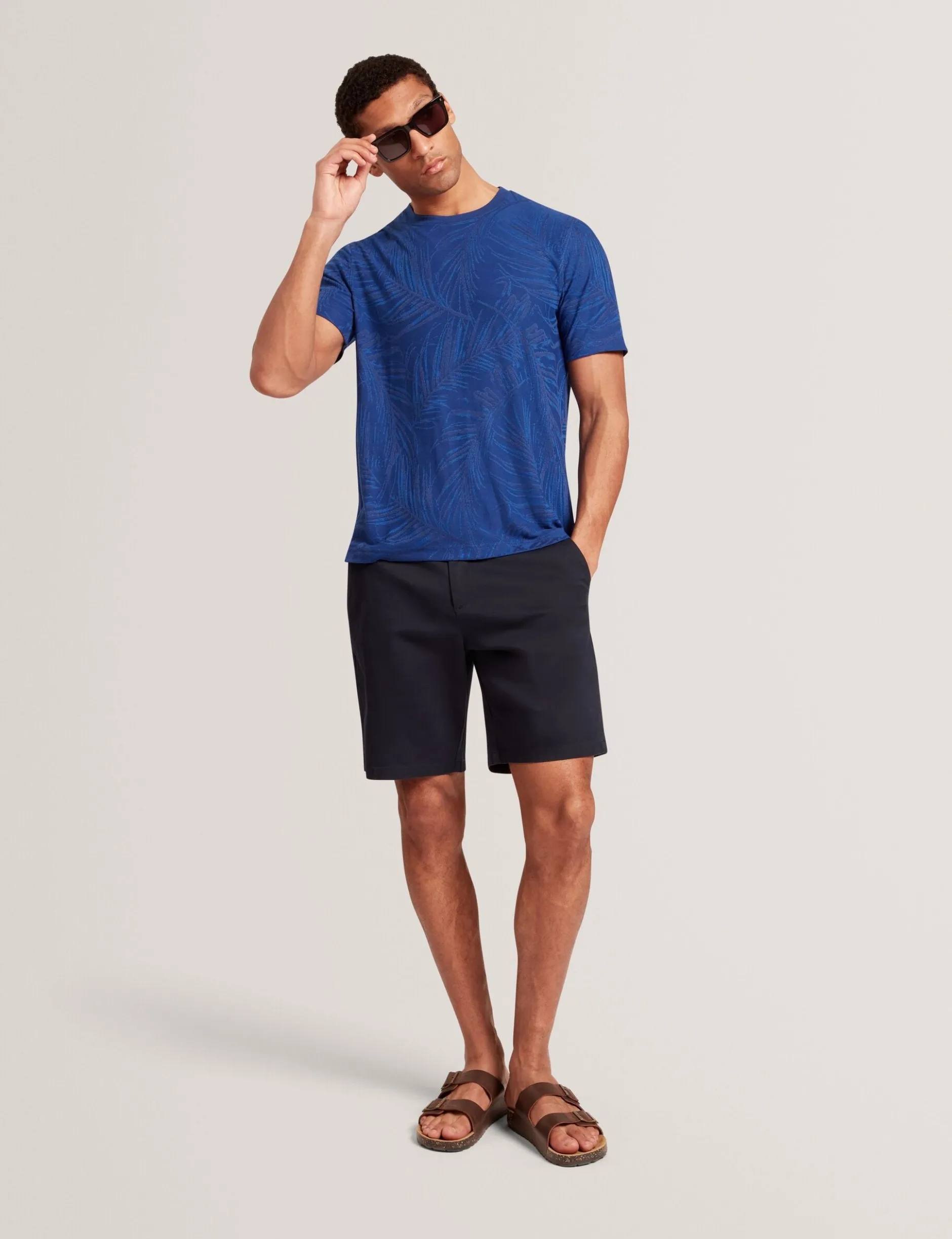 Kurzarm-T-Shirt mit Jacquard-Blattmuster