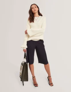 Kurze Culottes mit Stretchbund und weitem Bein