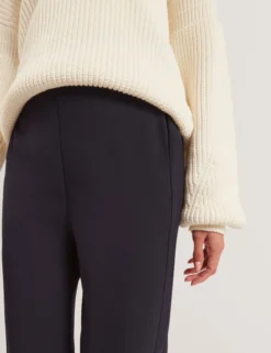 Kurze Culottes mit Stretchbund und weitem Bein