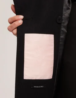 Kurzer Wollmantel mit Gürtel