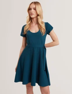 Kurzärmliges Strick-Minikleid