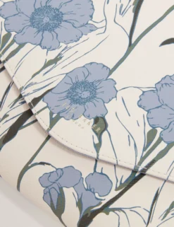 Kuvert-Clutch mit Blumenmuster