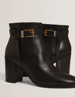 Leder-Ankle-Boots mit Gürtelbesatz und Absatz