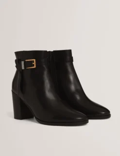 Leder-Ankle-Boots mit Gürtelbesatz und Absatz