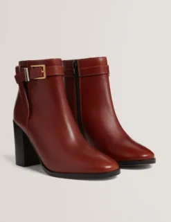 Leder-Ankle-Boots mit Gürtelbesatz und Absatz
