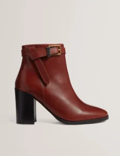 Leder-Ankle-Boots mit Gürtelbesatz und Absatz