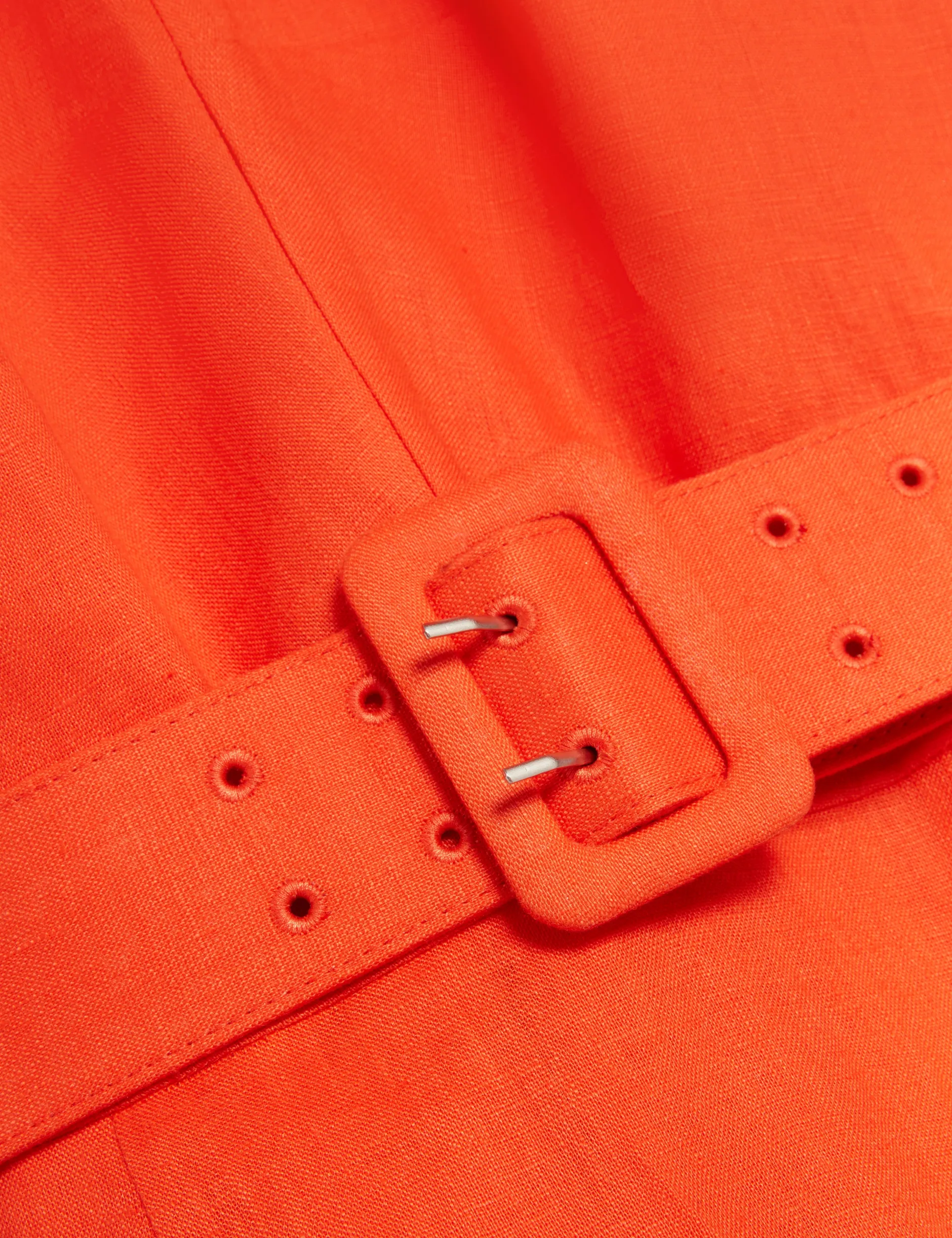 Leinen-Midikleid mit Puffärmeln und Gürtel