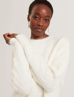 Lässiger Pullover aus gebürsteter Alpakawolle
