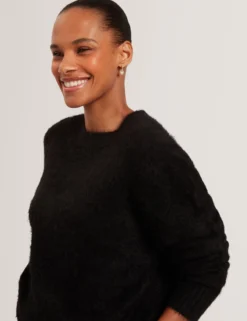 Lässiger Pullover aus gebürsteter Alpakawolle