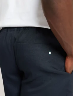 Lässige Shorts aus Leinenmischgewebe mit elastischem Bund