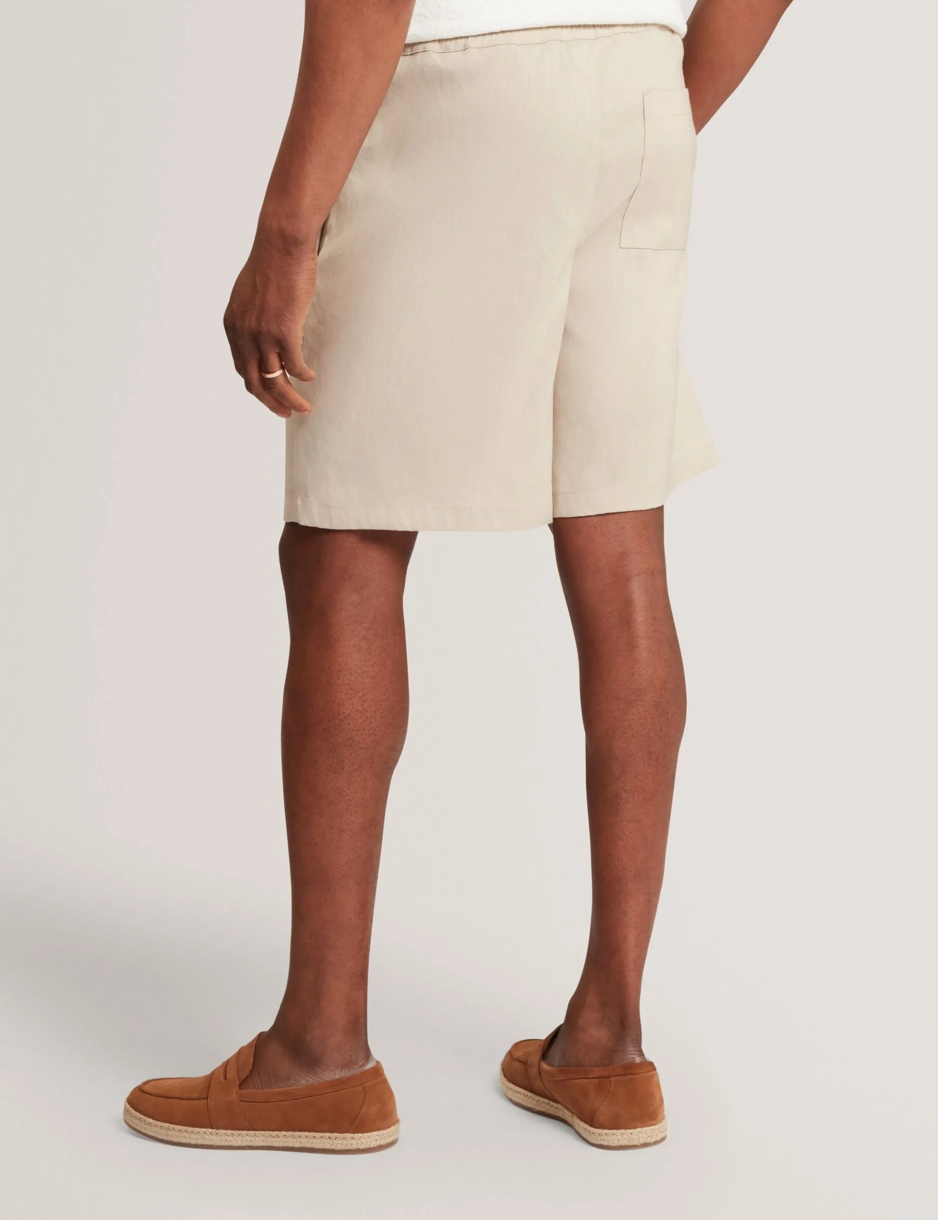 Lässige Shorts aus Leinenmischgewebe mit elastischem Bund