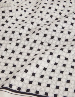 Lässige Shorts mit Geo-Fliesenmuster zum Hineinschlüpfen