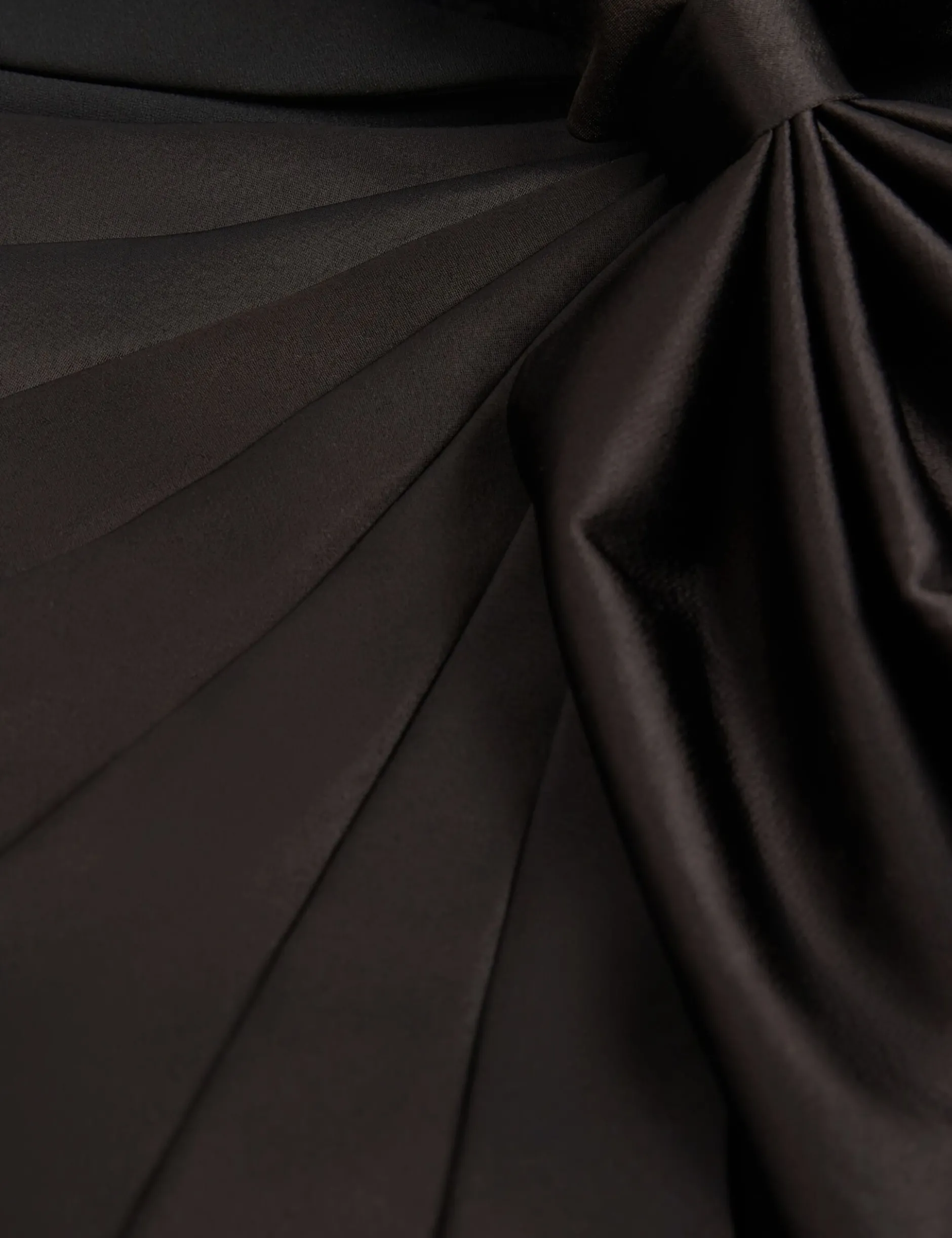 Maßgeschneiderter Blazer mit Satinschleife